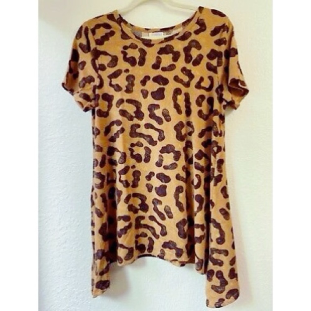 LuLaRoe Leopard print Melissa top